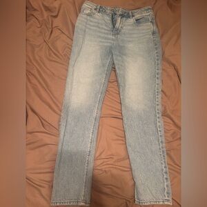 American Eagle Outfitters Light Wash Straight Leg Mom Jeans Size 6